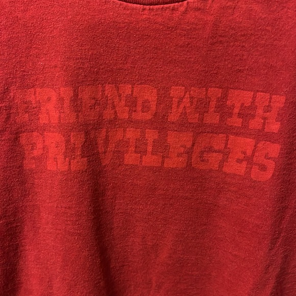 Bluenotes Men’s Size Small Red “Friends with Privileges” Graphic T-Shirt $20 - Picture 4 of 9